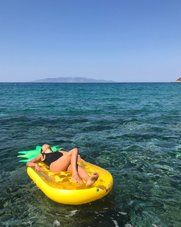 Caterina Balivo feet photo thumbnail