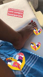 Caterina Balivo feet photo thumbnail