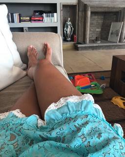 Caterina Balivo feet photo thumbnail