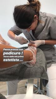 Caterina Balivo feet photo thumbnail
