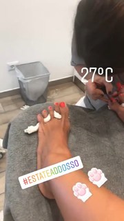 Caterina Balivo feet photo thumbnail