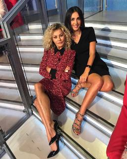 Caterina Balivo feet photo thumbnail