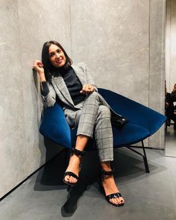 Caterina Balivo feet photo thumbnail