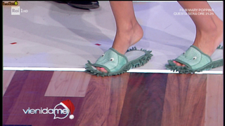Caterina Balivo feet photo thumbnail