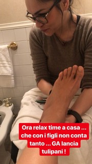 Caterina Balivo feet photo thumbnail