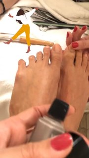 Caterina Balivo feet photo thumbnail