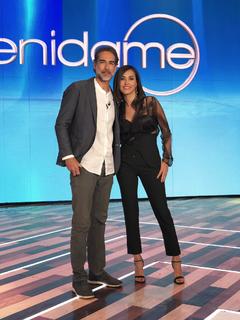 Caterina Balivo feet photo thumbnail