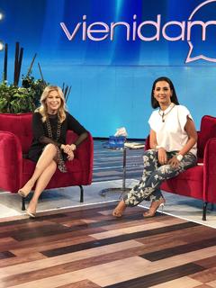 Caterina Balivo feet photo thumbnail