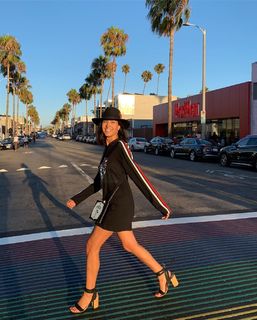 Caterina Balivo feet photo thumbnail