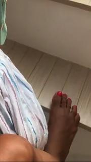 Caterina Balivo feet photo thumbnail