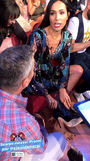 Caterina Balivo feet photo thumbnail