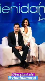 Caterina Balivo feet photo thumbnail
