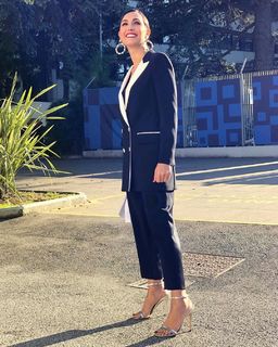 Caterina Balivo feet photo thumbnail