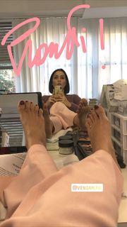 Caterina Balivo feet photo thumbnail