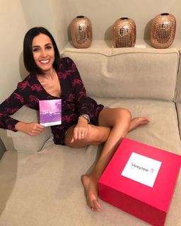 Caterina Balivo feet photo thumbnail