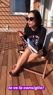 Caterina Balivo feet photo thumbnail