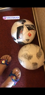 Caterina Balivo feet photo thumbnail