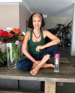 Caterina Balivo feet photo thumbnail