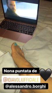 Caterina Balivo feet photo thumbnail
