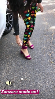 Caterina Balivo feet photo thumbnail