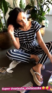 Caterina Balivo feet photo thumbnail