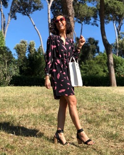 Caterina Balivo feet photo thumbnail