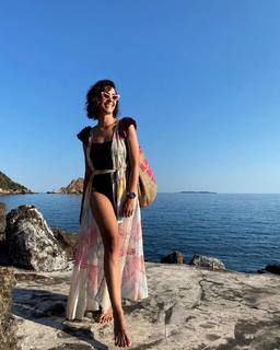 Caterina Balivo feet photo thumbnail