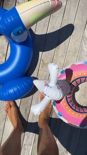 Caterina Balivo feet photo thumbnail