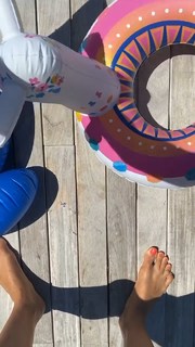 Caterina Balivo feet photo thumbnail