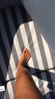 Caterina Balivo feet photo thumbnail