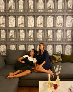 Caterina Balivo feet photo thumbnail