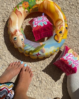 Caterina Balivo feet photo thumbnail