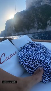 Caterina Balivo feet photo thumbnail