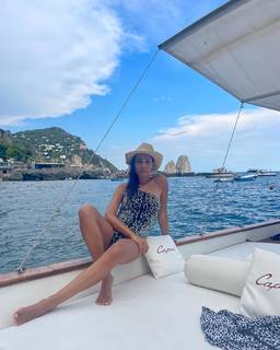 Caterina Balivo feet photo thumbnail