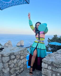 Caterina Balivo feet photo thumbnail