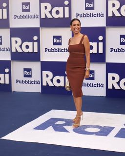 Caterina Balivo feet photo thumbnail