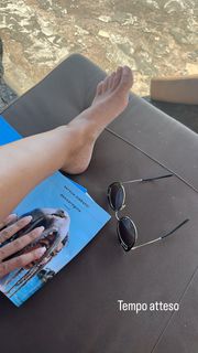 Caterina Balivo feet photo thumbnail