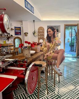 Caterina Balivo feet photo thumbnail