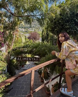 Caterina Balivo feet photo thumbnail