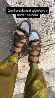 Caterina Balivo feet photo thumbnail