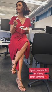 Caterina Balivo feet photo thumbnail