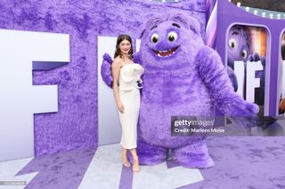 Catharine Daddario feet photo 11
