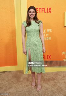 Catharine Daddario feet photo 5