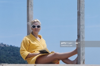 Catherine Deneuve feet photo thumbnail