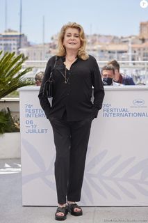 Catherine Deneuve feet photo thumbnail