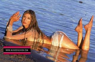 Catherine Fulop feet photo 15