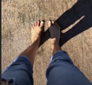 Catherine Fulop feet photo 4
