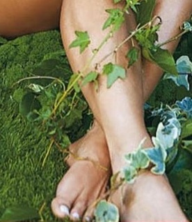 Catherine Fulop feet photo 8