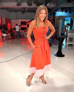 Catherine Fulop feet photo 1