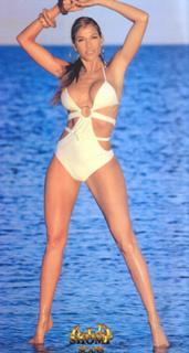 Catherine Fulop feet photo 9
